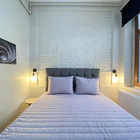 Flat With A Refreshing Balcony In Beyoglu *