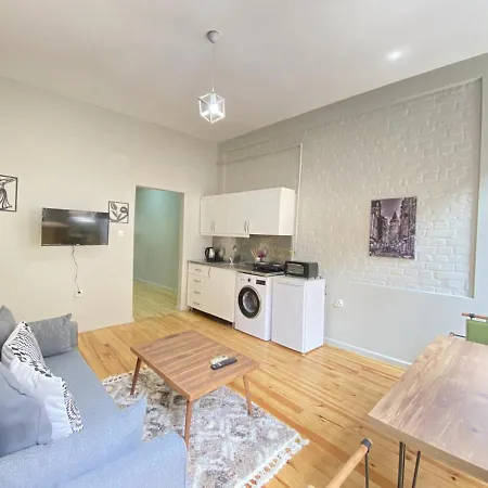 Flat With A Refreshing Balcony In Beyoglu * Istanboel