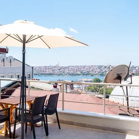 Flat With A Refreshing Balcony In Beyoglu Διαμέρισμα *