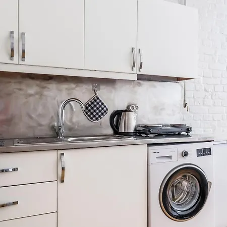 Flat With A Refreshing Balcony In Beyoglu Διαμέρισμα *