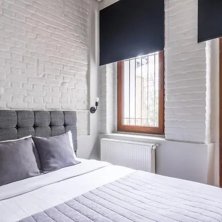 Flat With A Refreshing Balcony In Beyoglu Διαμέρισμα *