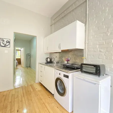Flat With A Refreshing Balcony In Beyoglu