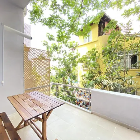 Flat With A Refreshing Balcony In Beyoglu