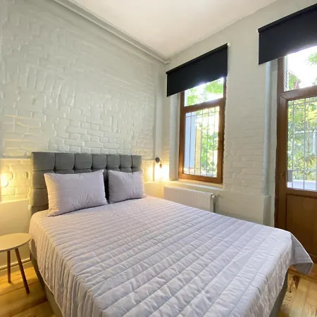 Flat With A Refreshing Balcony In Beyoglu *